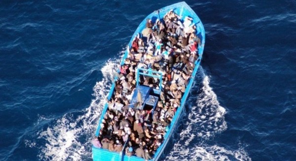 Εκατοντάδες μετανάστες διασώθηκαν και τη Δευτέρα ανοικτά της Σικελίας