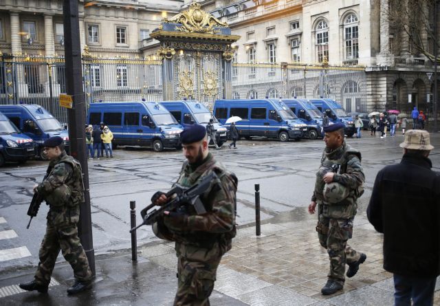 Γαλλία: Ασκήθηκε δίωξη στον Κρικέτ για απόπειρα βομβιστικής επίθεσης