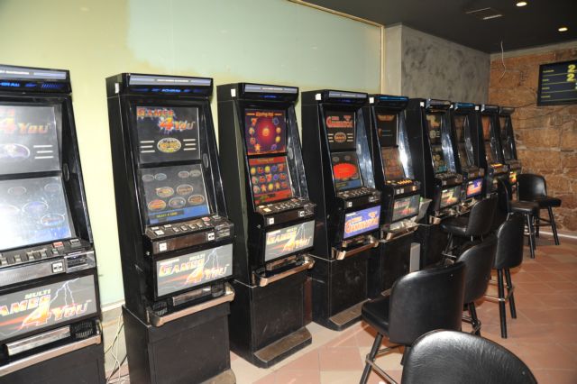 Δύο συλλήψεις για παράνομα τυχερά παιχνίδια στο Λουτράκι