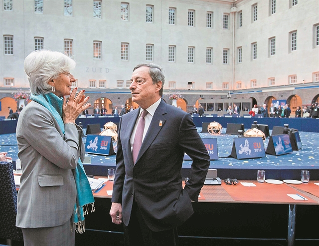 Ο Nτράγκι βρίσκεται με το δάχτυλο στη σκανδάλη