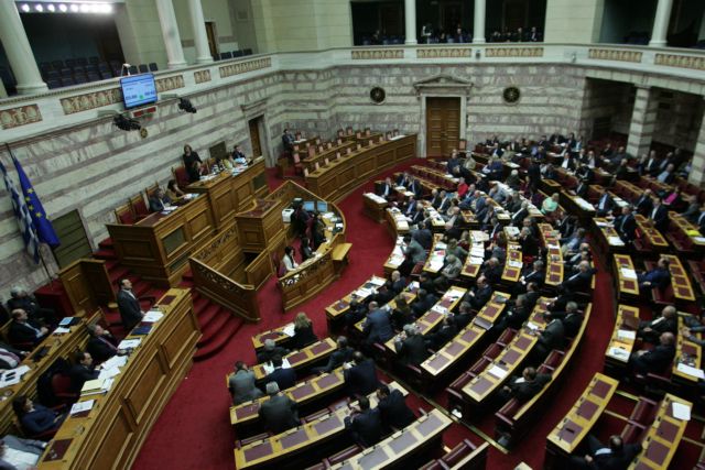 Βουλή: Στην Ολομέλεια το νομοσχέδιο για το προσφυγικό
