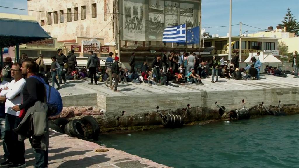 Εκατοντάδες πρόσφυγες έφυγαν από το hot spot της Χίου – Θέλουν να φτάσουν στον Πειραιά