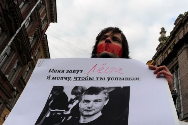 Ρωσία: Καταγγέλλουν «τη σιωπή των αρχών» για τη δολοφονία ομοφυλόφιλου δημοσιογράφου
