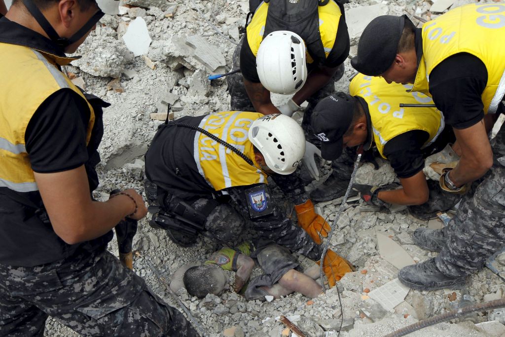 Ισημερινός: Στους 413 ανήλθαν οι νεκροί από τον σεισμό των 7,8 R, φόβοι ότι θα αυξηθούν