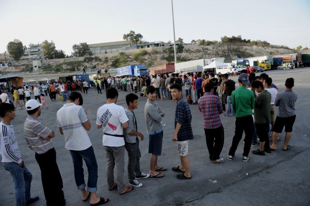 Στους 2.135 ανέρχονται οι μετανάστες που διαμένουν στο λιμάνι του Πειραιά