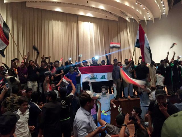 Έτοιμο να εκραγεί το Ιράκ μετά την εισβολή σιιτών στο κοινοβούλιο