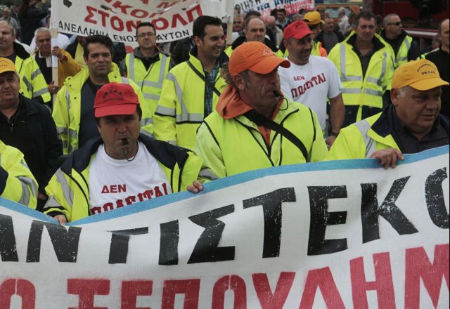 Σε νέες 48ωρες επαναλαμβανόμενες απεργίες οι λιμενεργάτες