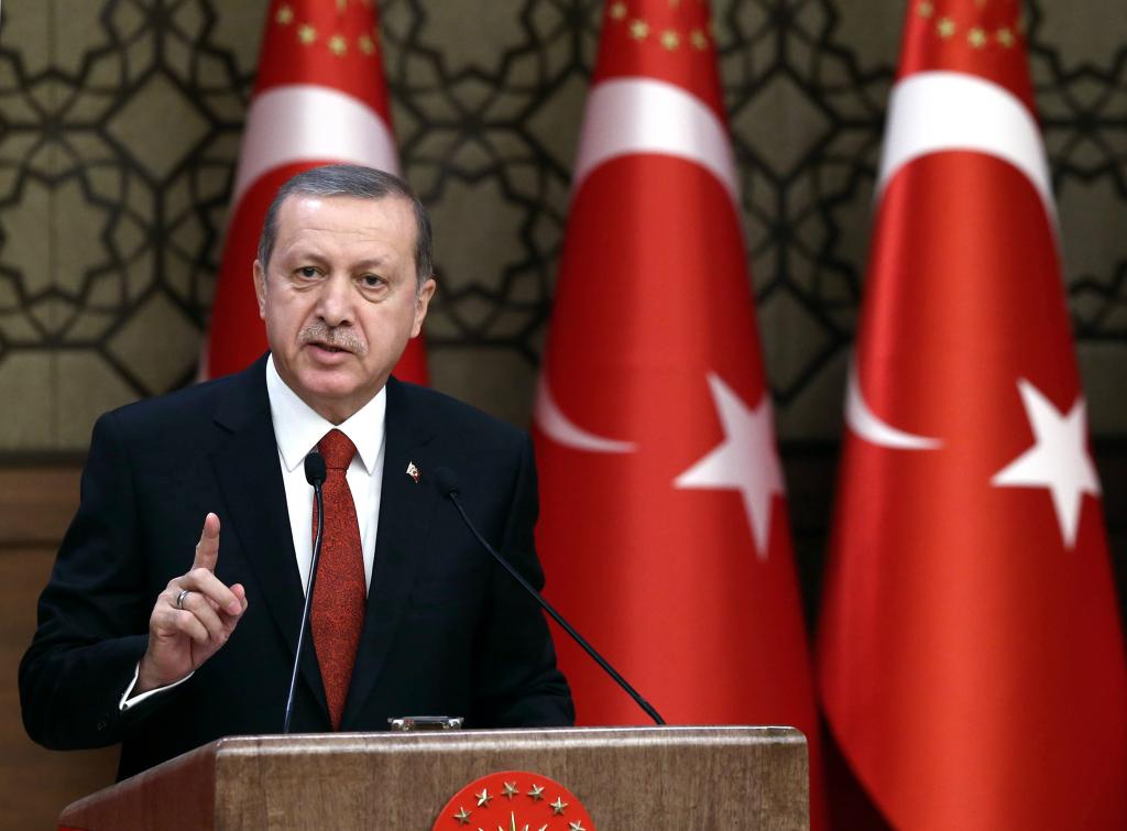 Με «πάγωμα» της συμφωνίας για το προσφυγικό απειλεί ο Ερντογάν