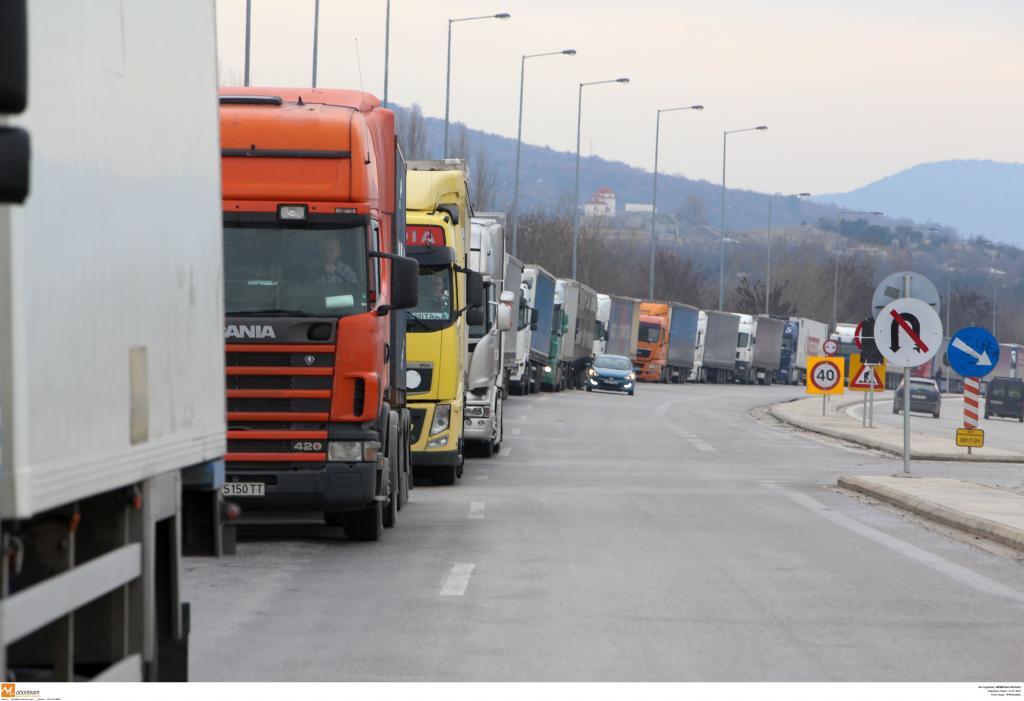 Ιδιοκτήτες φορτηγών: Όχι απαγορεύσεις στη χρήση του παράπλευρου οδικού δικτύου