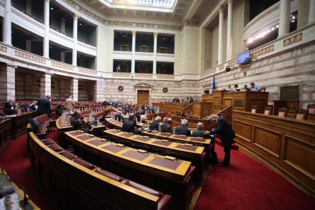 Αντιπαράθεση ΣΥΡΙΖΑ-ΝΔ στη Βουλή για τους νεκρούς στην Marfin