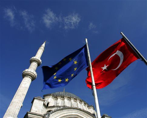 Κομισιόν: «Πράσινο φως» για την κατάργηση της βίζας για τους Τούρκους από τον Ιούνιο