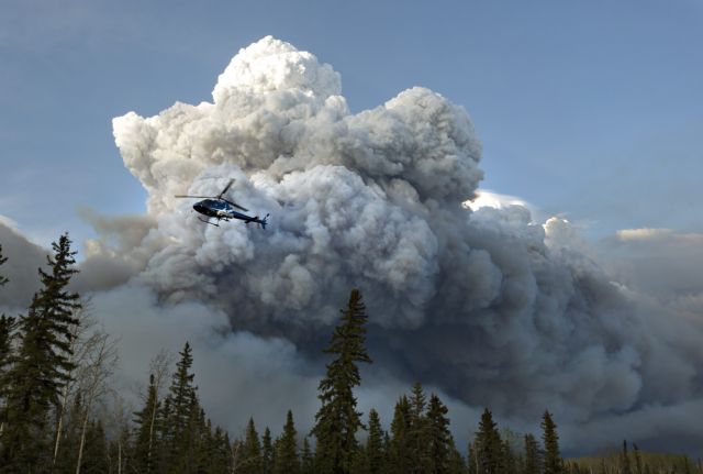 Βιβλικές καταστροφές στον Καναδά από φωτιά που καίει ανεξέλεγκτη
