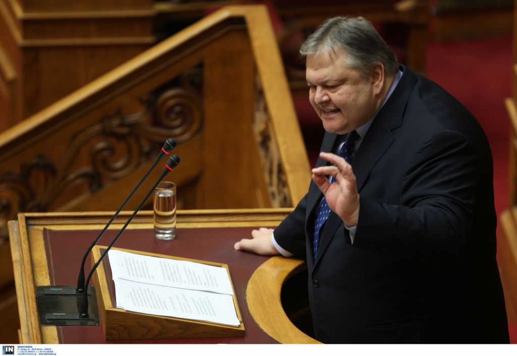 Βενιζέλος προς κυβέρνηση: «Εκεί που φτύνατε, γλείφετε»