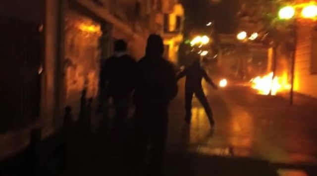 Επιθέσεις τη νύχτα κατά διμοιριών των ΜΑΤ στο κέντρο της Αθήνας