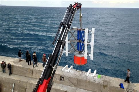 Σύστημα κυματικής ενέργειας λειτουργεί δοκιμαστικά στο λιμάνι του Ηρακλείου