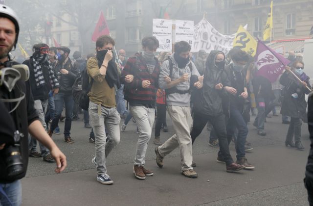 Ξεσηκωμός στη Γαλλία κατά του εργασιακού, διαδηλώσεις και πρόταση μομφής