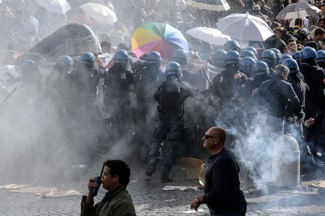 Ρώμη: Διέλυσαν με αντλίες νερού διαδήλωση κατά των εξώσεων