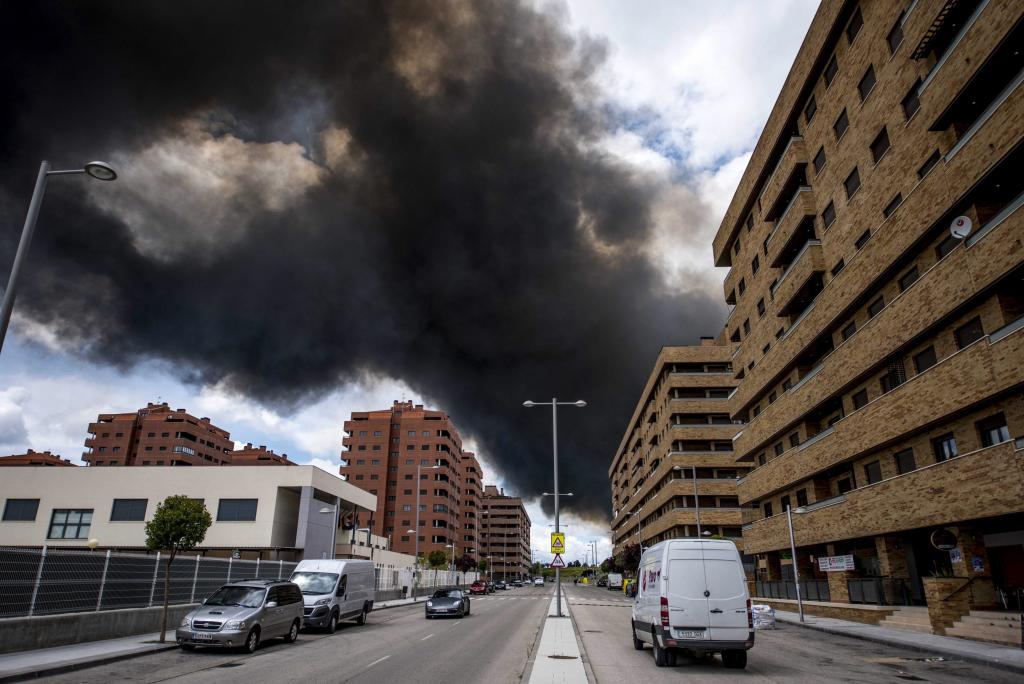 Τοξικό νέφος κοντά στη Μαδρίτη από πυρκαγιά σε χωματερή ελαστικών