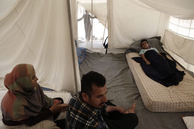 Συνεχίζουν την απεργία πείνας 10 πρόσφυγες στη Χίο