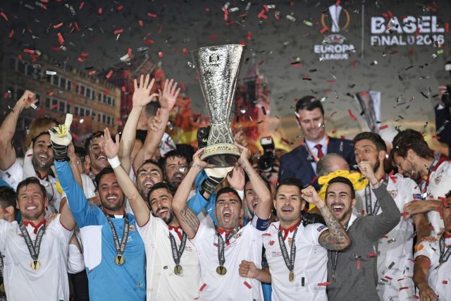 Η UEFA τιμάει τη Σεβίλη για τα τρία σερί Europa League
