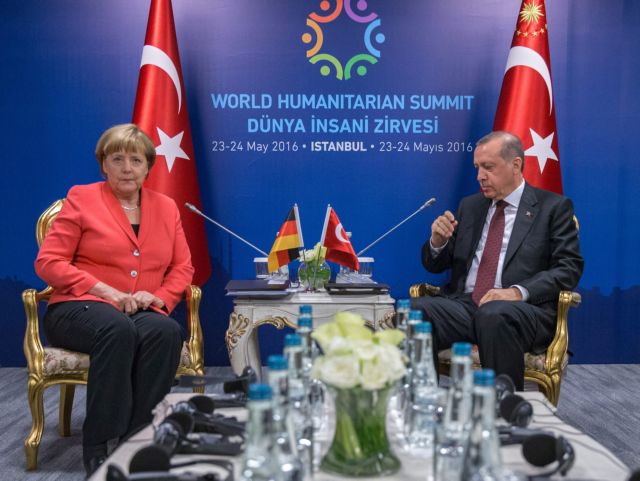 Συμφωνία Μέρκελ και Ερντογάν για συνεργασία κατά της παράτυπης μετανάστευσης