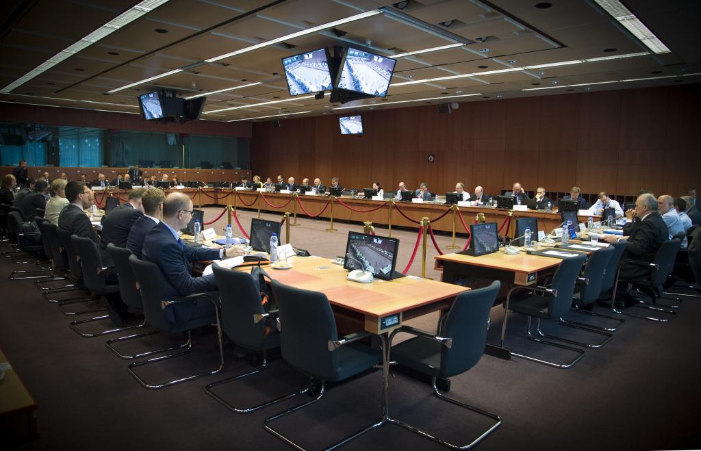 Eurogroup: Τμηματική εκταμίευση των δόσεων και προσωρινός συμβιβασμός για το χρέος