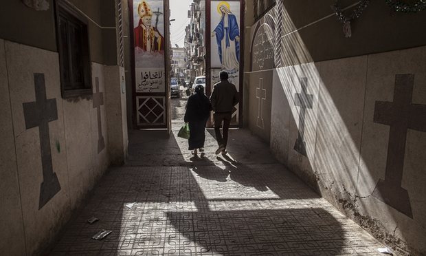 Αίγυπτος: Μουσουλμάνοι έκαψαν σπίτια κοπτών και έγδυσαν γυναίκα «για μια εξωσυζυγική σχέση»