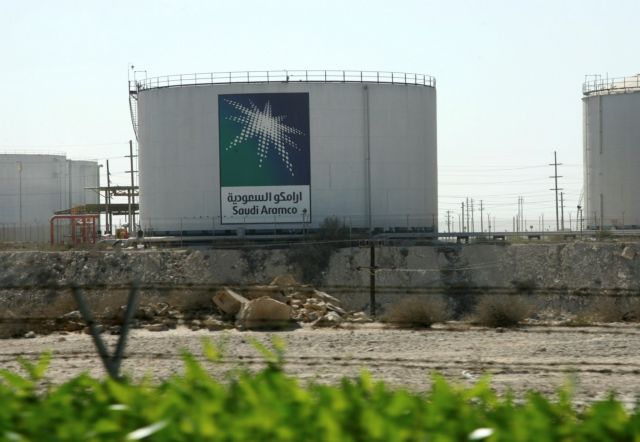 Πάτησε γκάζι η Σαουδική Αραβία με υπερπαραγωγή πετρελαίου