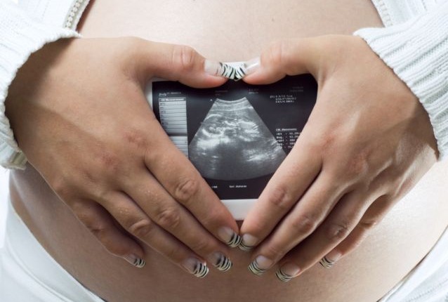 Ισπανίδα κυοφορεί έμβρυο με μικροκεφαλία εξαιτίας του ιού Ζίκα