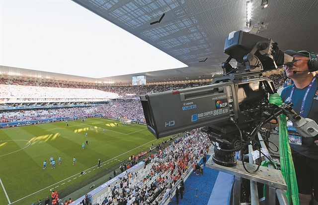 Η UEFA πέταξε την μπάλα στην εξέδρα