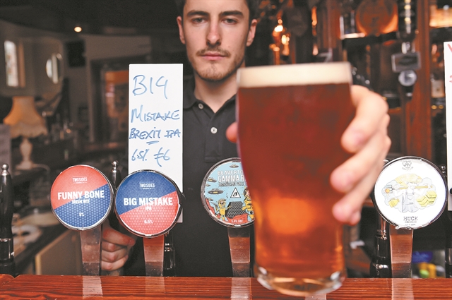 Μια βαθιά φιλευρωπαϊκή χώρα, με μαχητικές γυναίκες