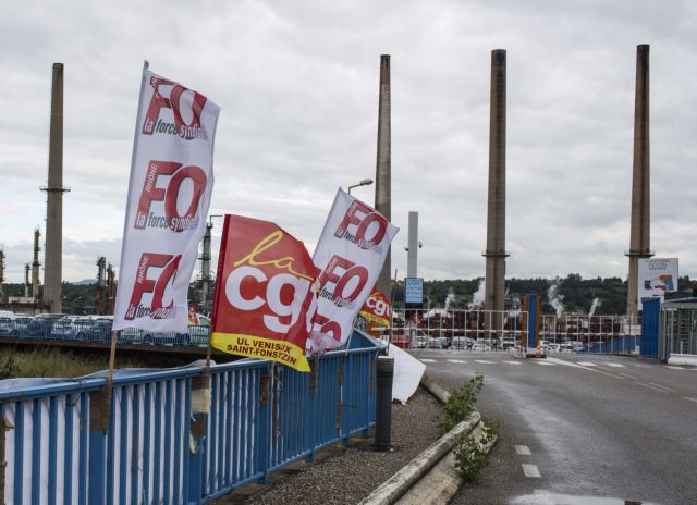 Αισθητό το πλήγμα στις γαλλικές μεταφορές από την απεργία