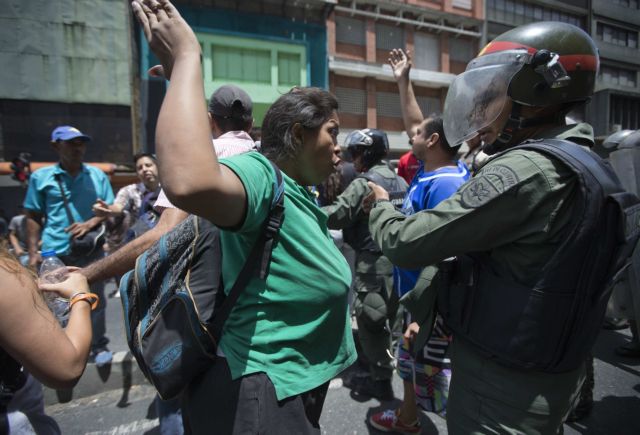 Βενεζουέλα: Δακρυγόνα κατά διαδηλωτών που ζητούσαν φαγητό