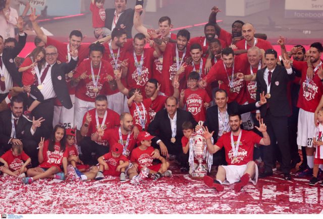 Η φιέστα του Ολυμπιακού για την κατάκτηση του τίτλου στο μπάσκετ