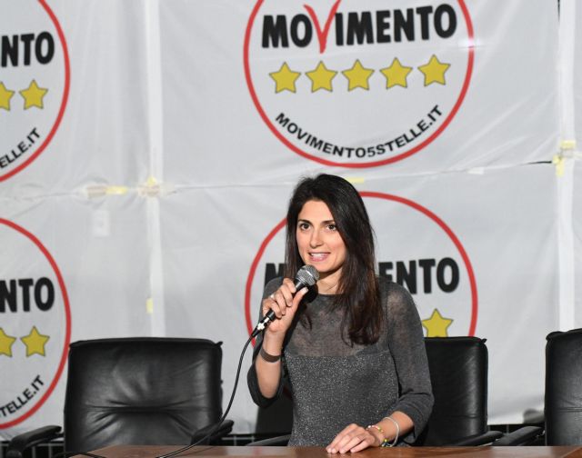 Ιταλία: Ο πρώτος γύρος των δημοτικών δεν ευνοεί την παράταξη του Ρέντσι
