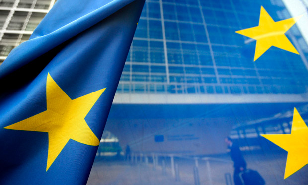Κατακόρυφη πτώση παρουσιάζει η θετική άποψη των Ευρωπαίων για την ΕΕ