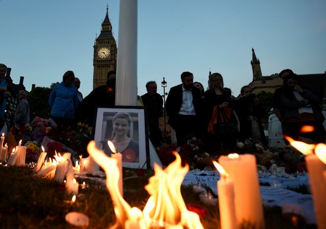 Δίωξη για ανθρωποκτονία στον δολοφόνο της Κοξ – Επτά μονάδες πάνω η «παραμονή» στην ΕΕ