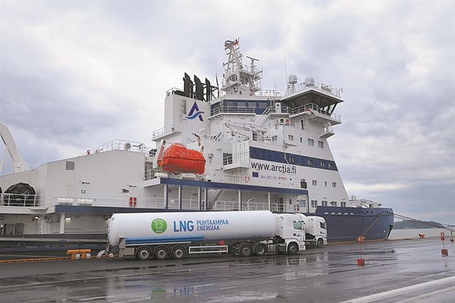Το φυσικό αέριο «δένει» στο λιμάνι του Πειραιά
