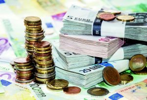 Οι τέσσερις κατηγορίες που θα πληρώσουν φέτος λιγότερο φόρο