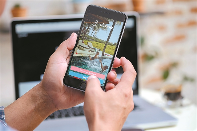 Εγκαταλείπουν την Airbnb