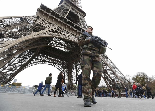 Γαλλία: Στρατός και ένοπλοι αστυνομικοί θα «προτατεύουν» τα τουριστικά μέρη