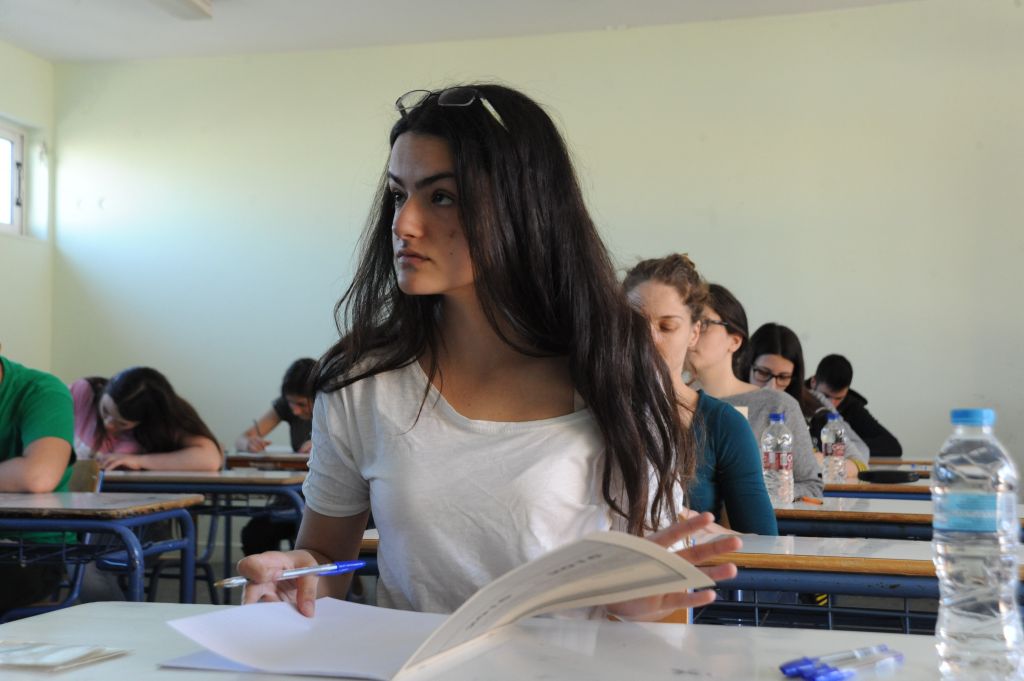 Πανελλαδικές: 1 στους 5 δεν έπιασε ούτε 7.000 μόρια – Μόνο 55 αριστούχοι με πάνω από 19.500 μόρια