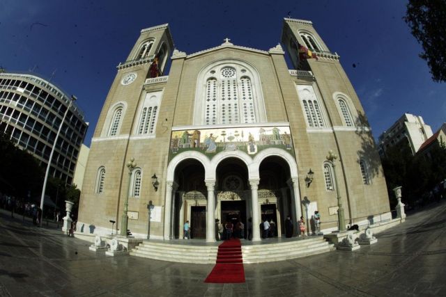 H πρώτη θεία λειτουργία στην ανακαινισμένη Μητρόπολη της Αθήνας