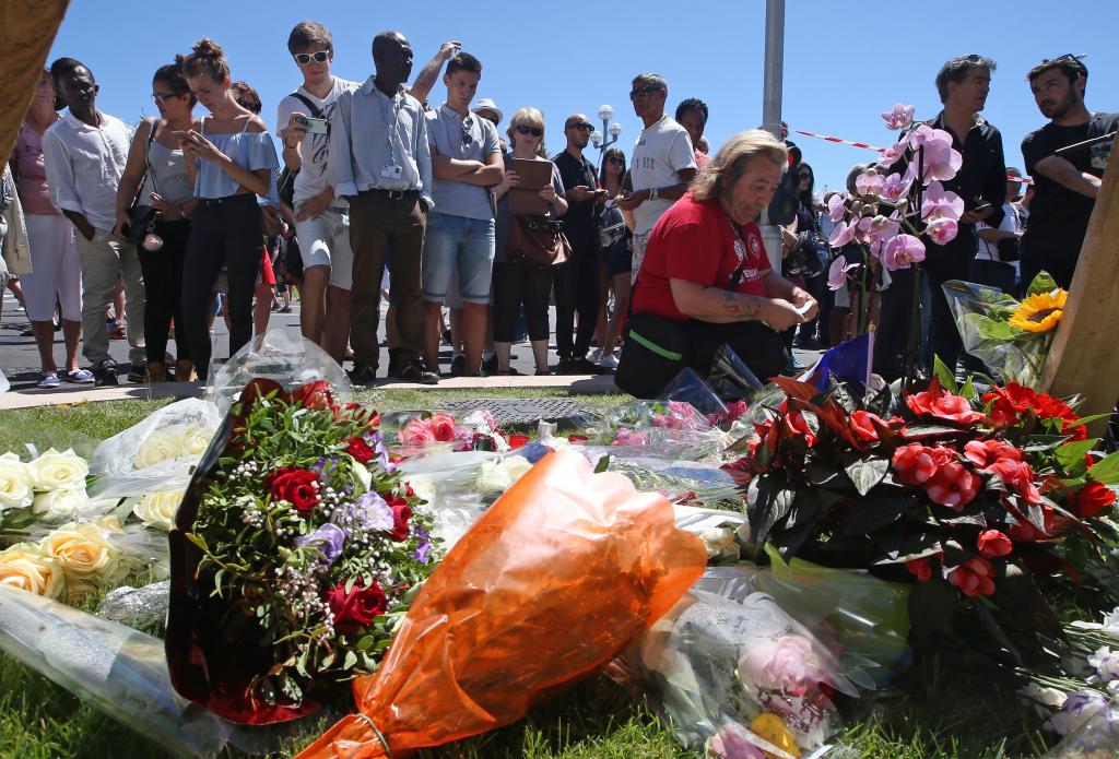 Τριήμερο εθνικό πένθος στη Γαλλία μετά το μακελειό με 84 νεκρούς στη Νίκαια