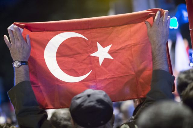 Στασιαστές κατέλαβαν τουρκική φρεγάτα στη ναυτική βάση Γκολτζούκ