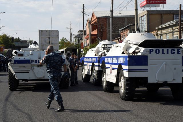 Ένοπλοι κατέλαβαν αστυνομικό τμήμα στο Γερεβάν της Αρμενίας - Κρατούν άγνωστο αριθμό ομήρων | tanea.gr