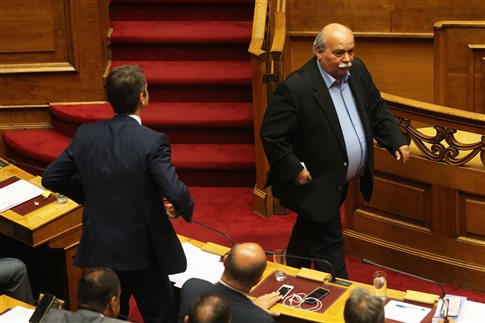 Εντονη αντιπαράθεση Βούτση – Μητσοτάκη για την στάση της Χρυσής Αυγής