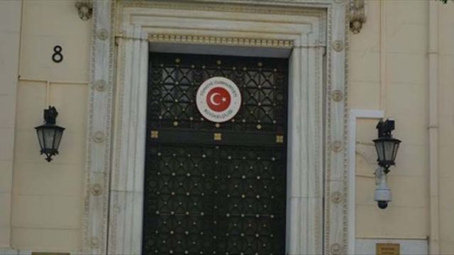 Επίθεση μελών του «Ρουβίκωνα» στην πρεσβεία της Τουρκίας στην Αθήνα