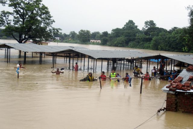 Πάνω από 90 νεκροί στο Νεπάλ από σαρωτικές πλημμύρες