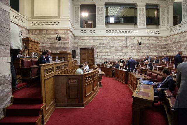 Κόντρες στη Βουλή για την κατάθεση τροπολογιών